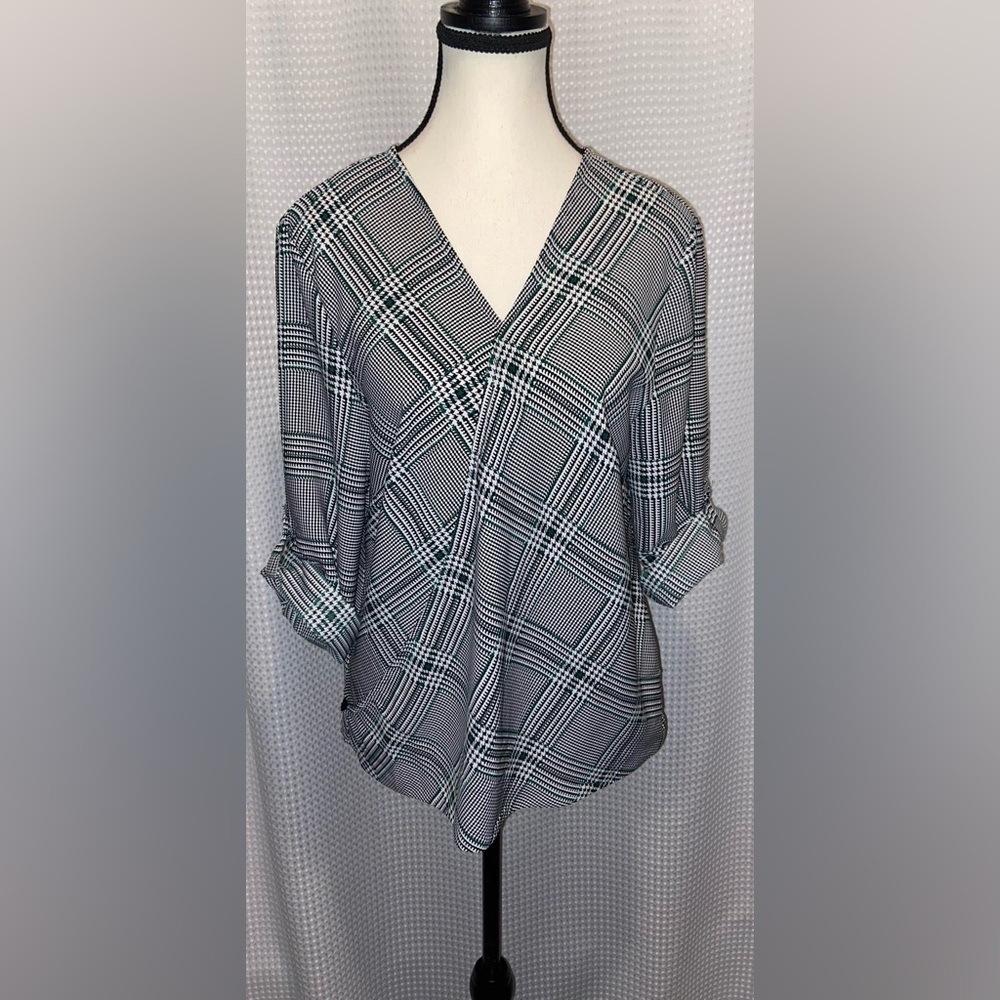 Women’s W5 houndstooth plaid flowy blouse size medium